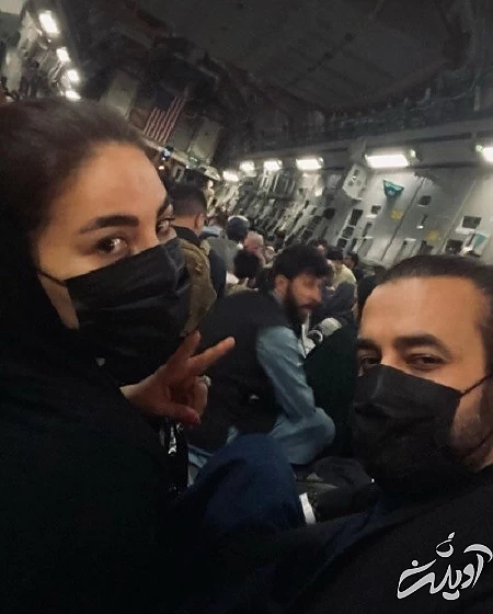 لحظه خروج آریانا سعید و نامزدش با هواپیمای ترابری ارتش آمریکا